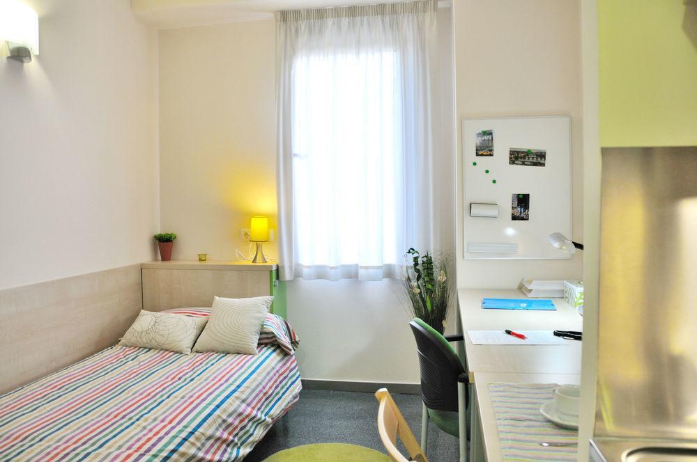 Residencia Universitaria Resa Damia Bonet Valencia Eksteriør bilde
